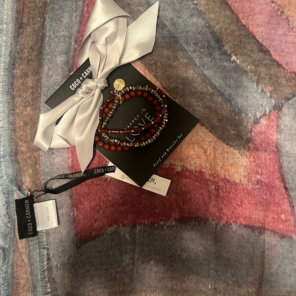 NWT Carmen and Coco fashion scarf and bracelet set